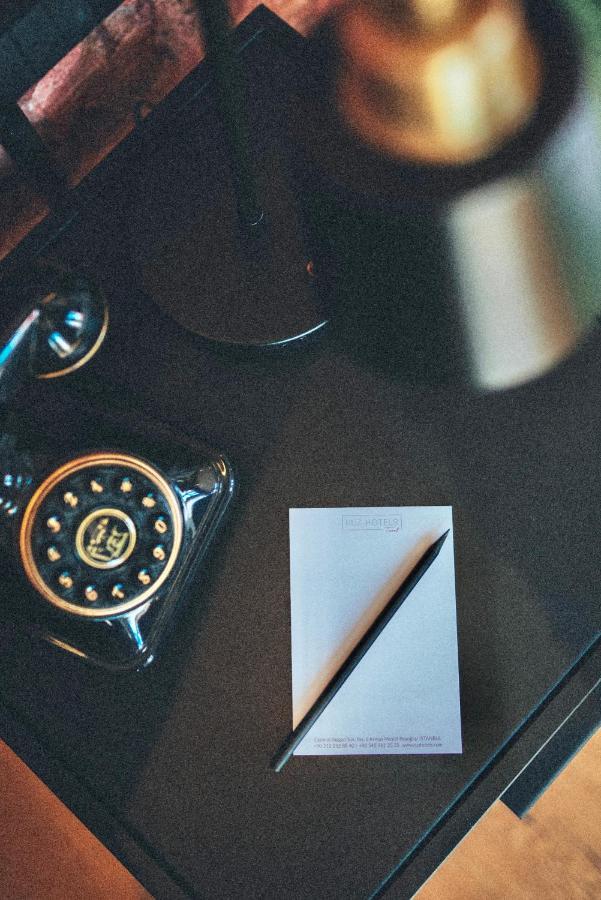 Ruz Hotels Istanbul Exteriör bild A telephone with a built-in memo pad